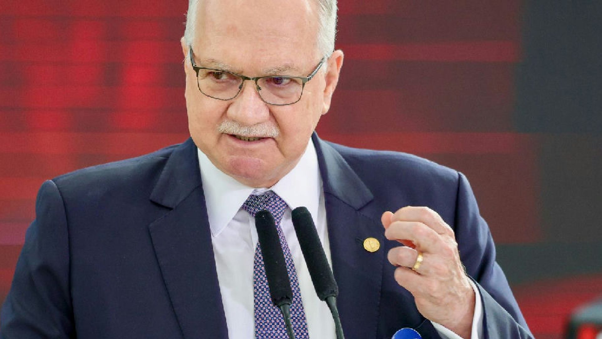 Presidente do STF anuncia que tomará providências em caso de troca de mensagens