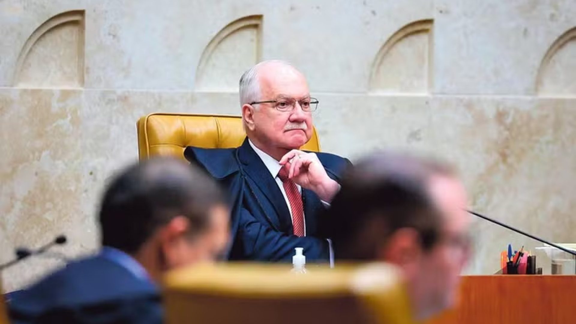 Presidente do STF solicita esclarecimentos sobre apurações envolvendo ministros e PGR