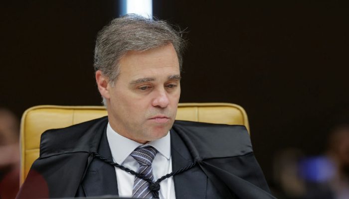 Recusas no STF: ministros Kassio e Toffoli se afastam de julgamento, impactando Mendonça
