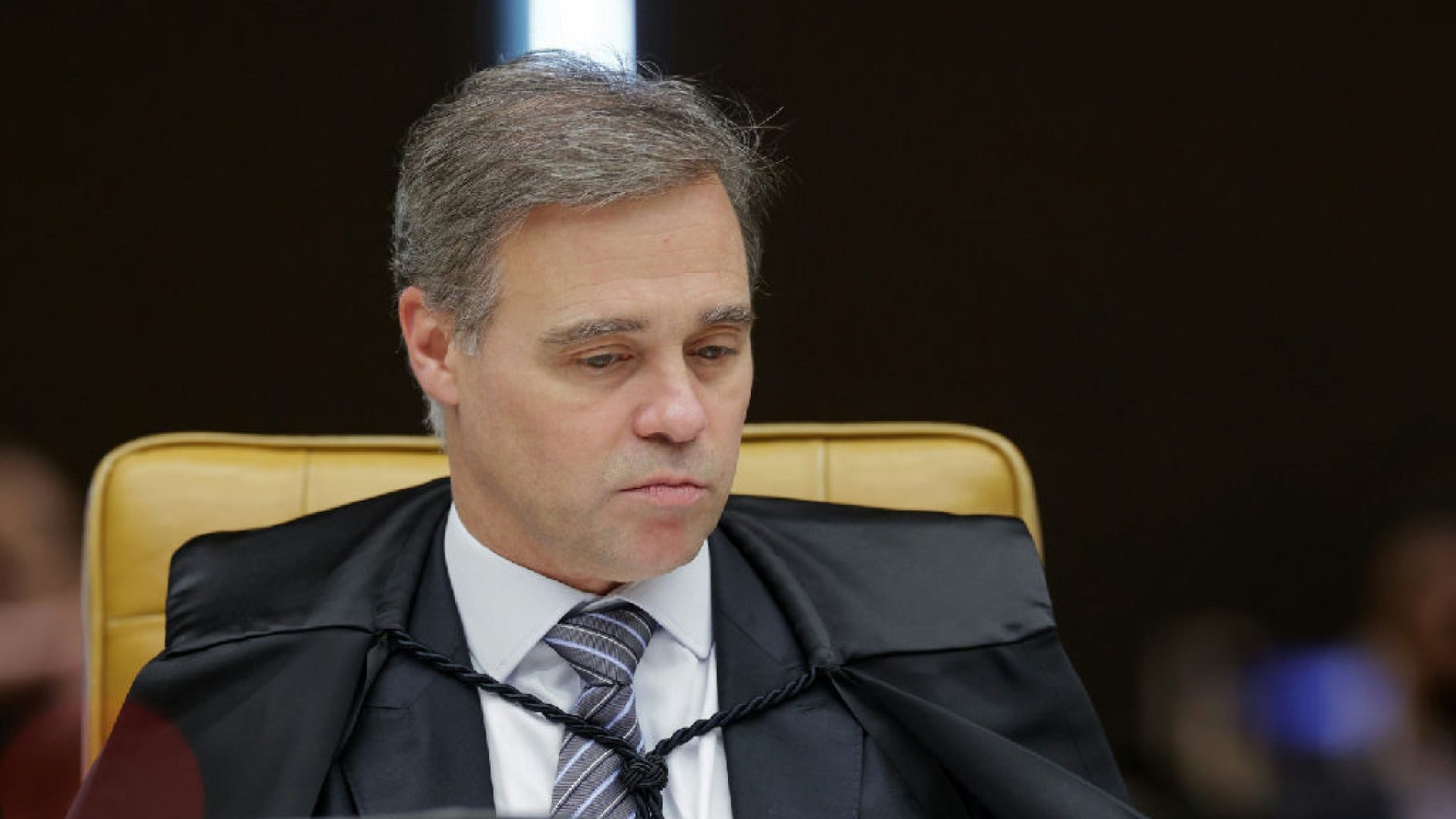 Recusas no STF: ministros Kassio e Toffoli se afastam de julgamento, impactando Mendonça