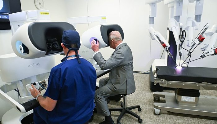 Reino Unido revoluciona cirurgias: NHS projeta futuro com robôs em 90% das operações