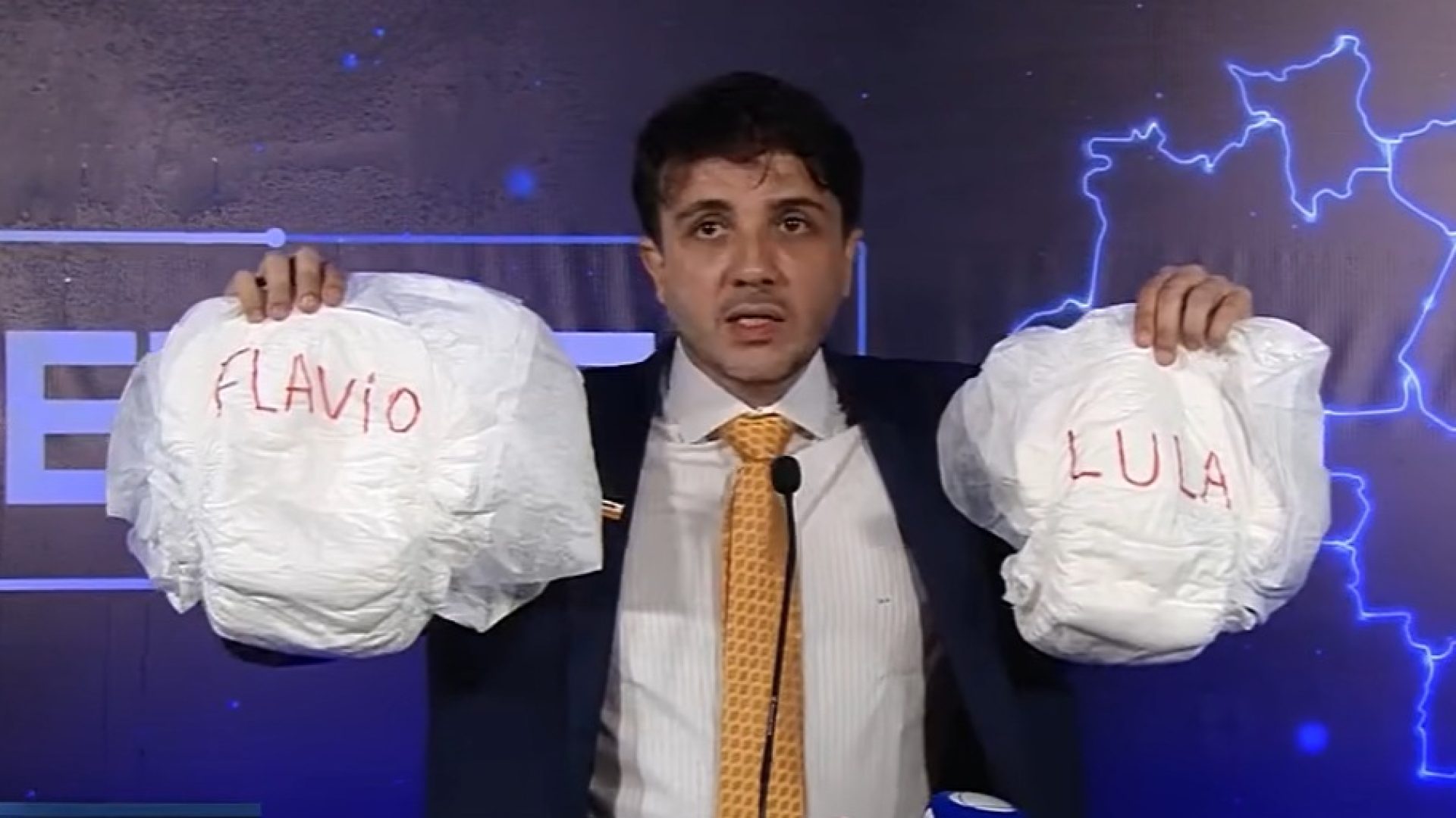 Renan Santos adota estratégia digital agressiva em debate para viralizar
