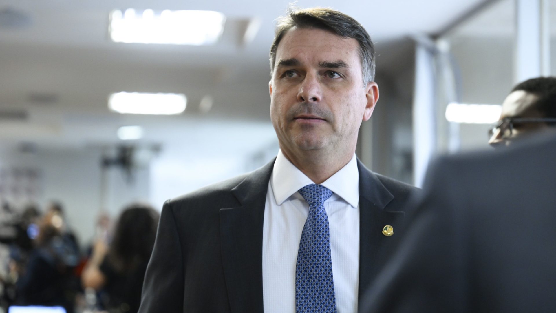 Senador agiliza processo eleitoral com pagamento antecipado de multa