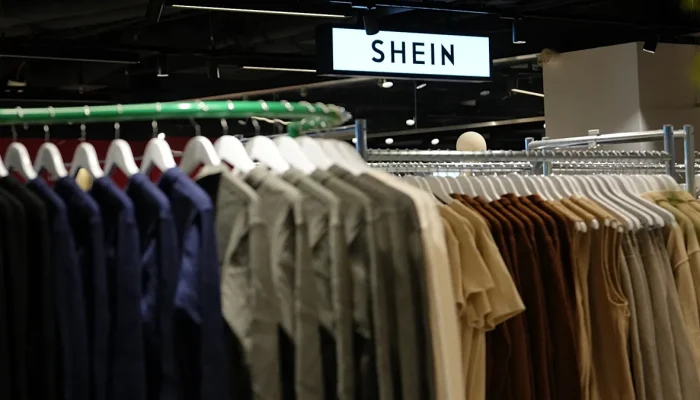 Shein enfrenta desvalorização acentuada em estreia na Bolsa de Hong Kong