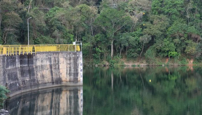 Sistema Cantareira mantém nível de alerta em agosto, exigindo gestão hídrica