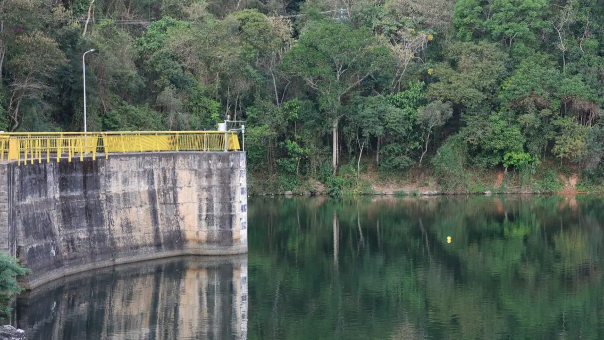 Sistema Cantareira mantém nível de alerta em agosto, exigindo gestão hídrica