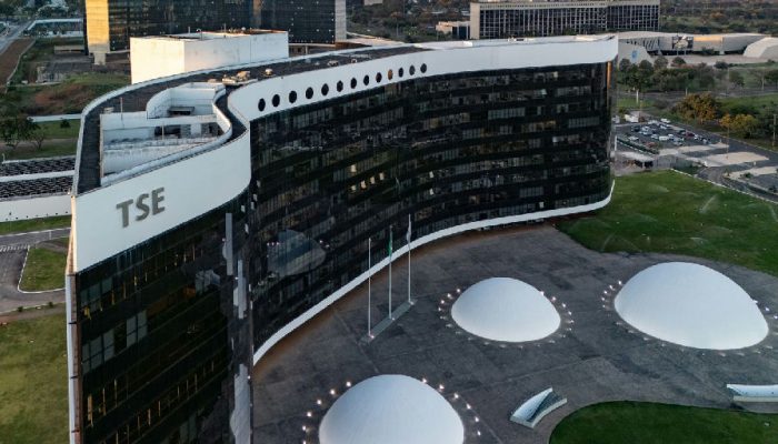 TSE suspende propaganda e bloqueia recursos de Renan Santos