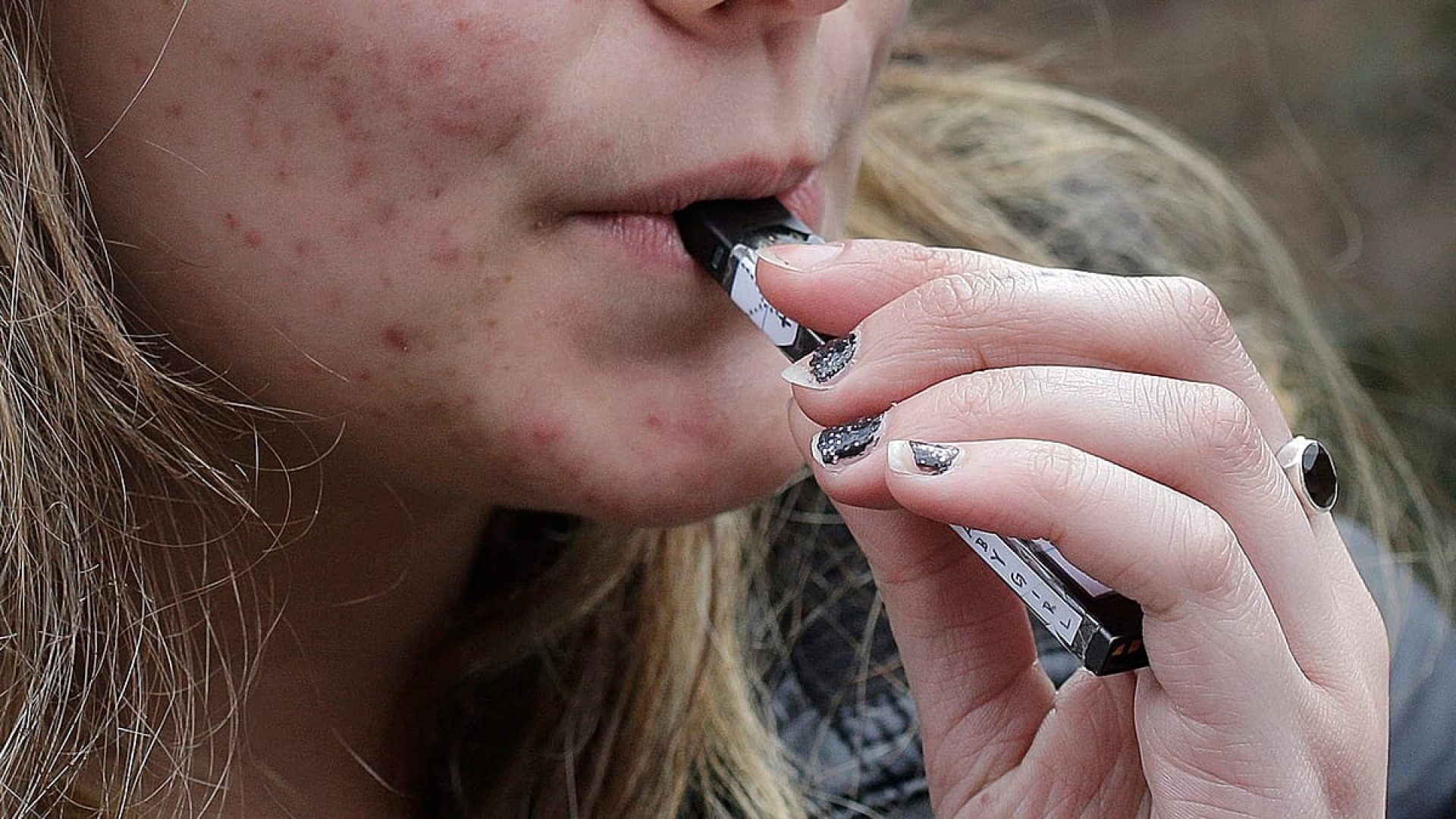 União Europeia reforma tributação de tabaco e nicotina para conter comércio ilegal