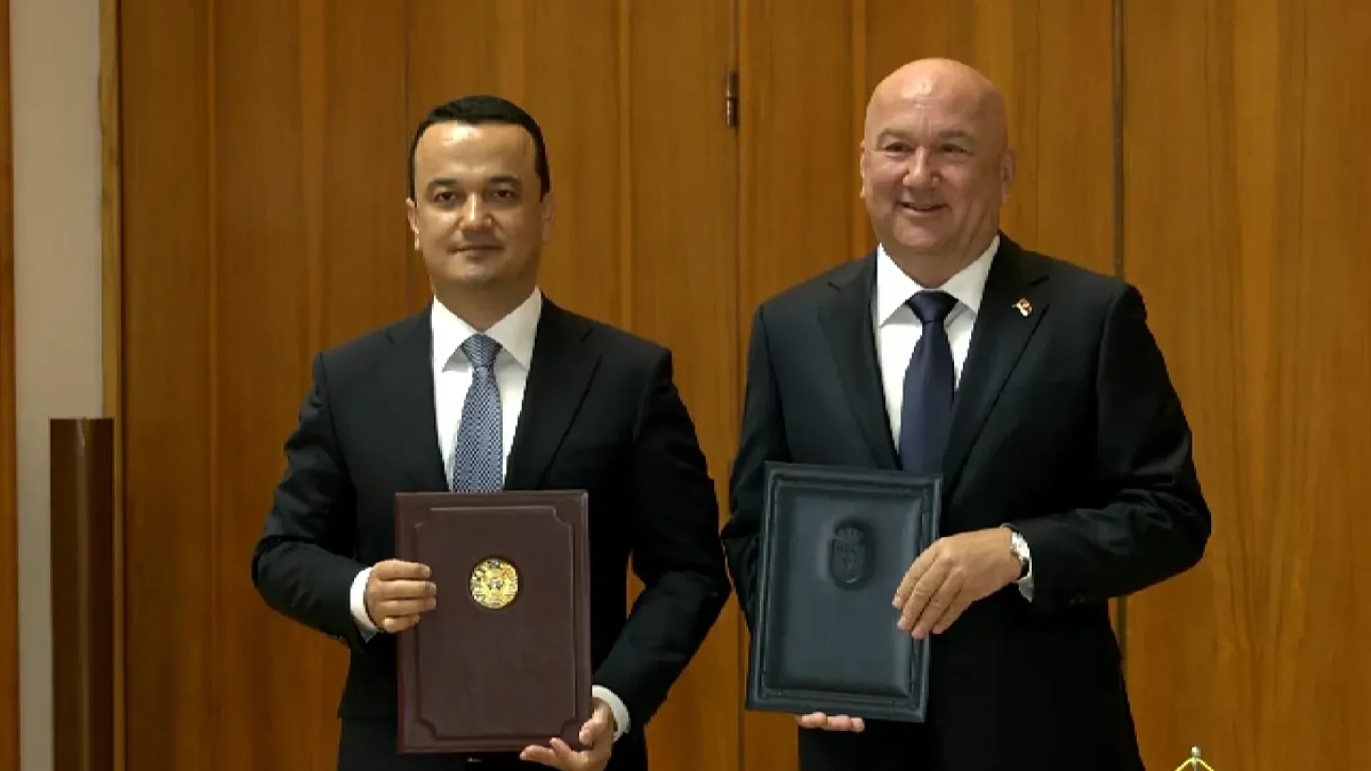 Uzbequistão e Sérvia aprofundam laços comerciais e estratégicos em Belgrado