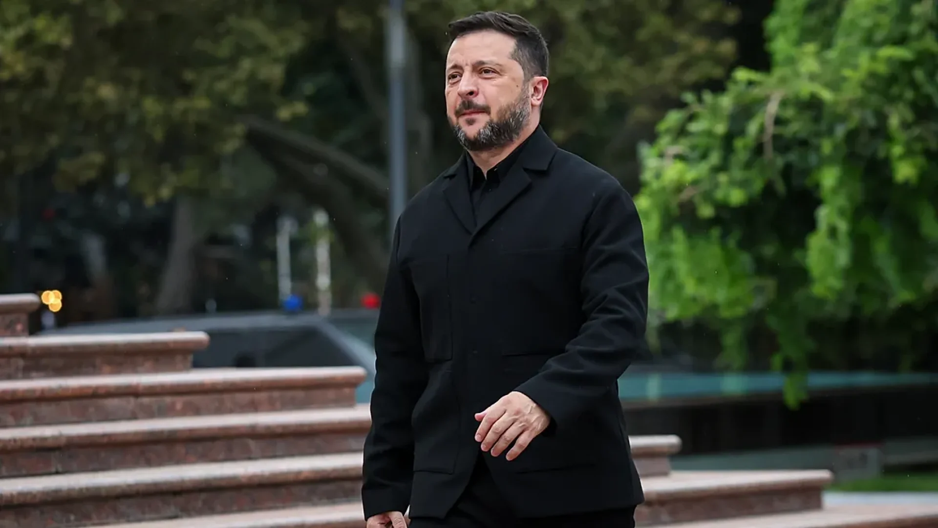 Voo de Zelenskyy para a Noruega enfrenta ameaça de drone, revela premiê