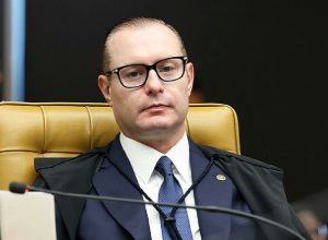 Zanin ordena investigação sobre uso de comandos ocultos em petição no STF