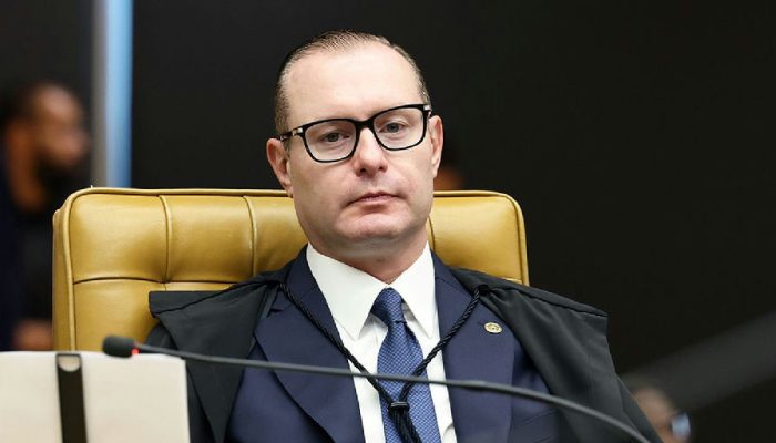 Zanin ordena investigação sobre uso de comandos ocultos em petição no STF