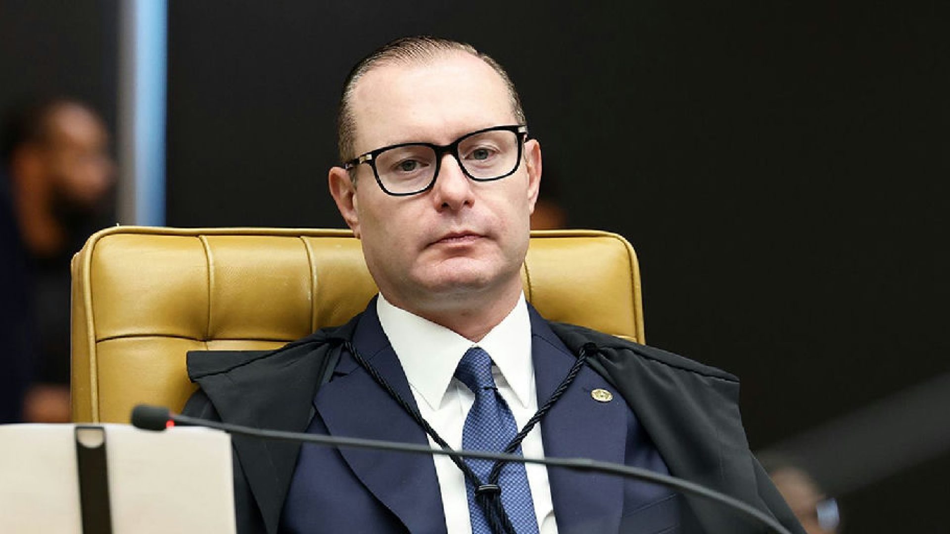 Zanin ordena investigação sobre uso de comandos ocultos em petição no STF
